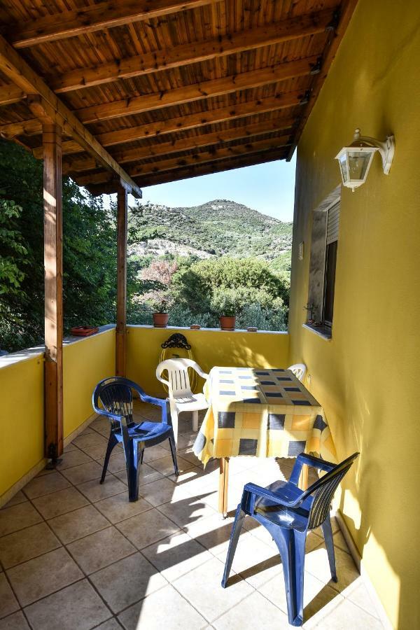 Martha'S Villa Nea Iraklitsa Exteriör bild