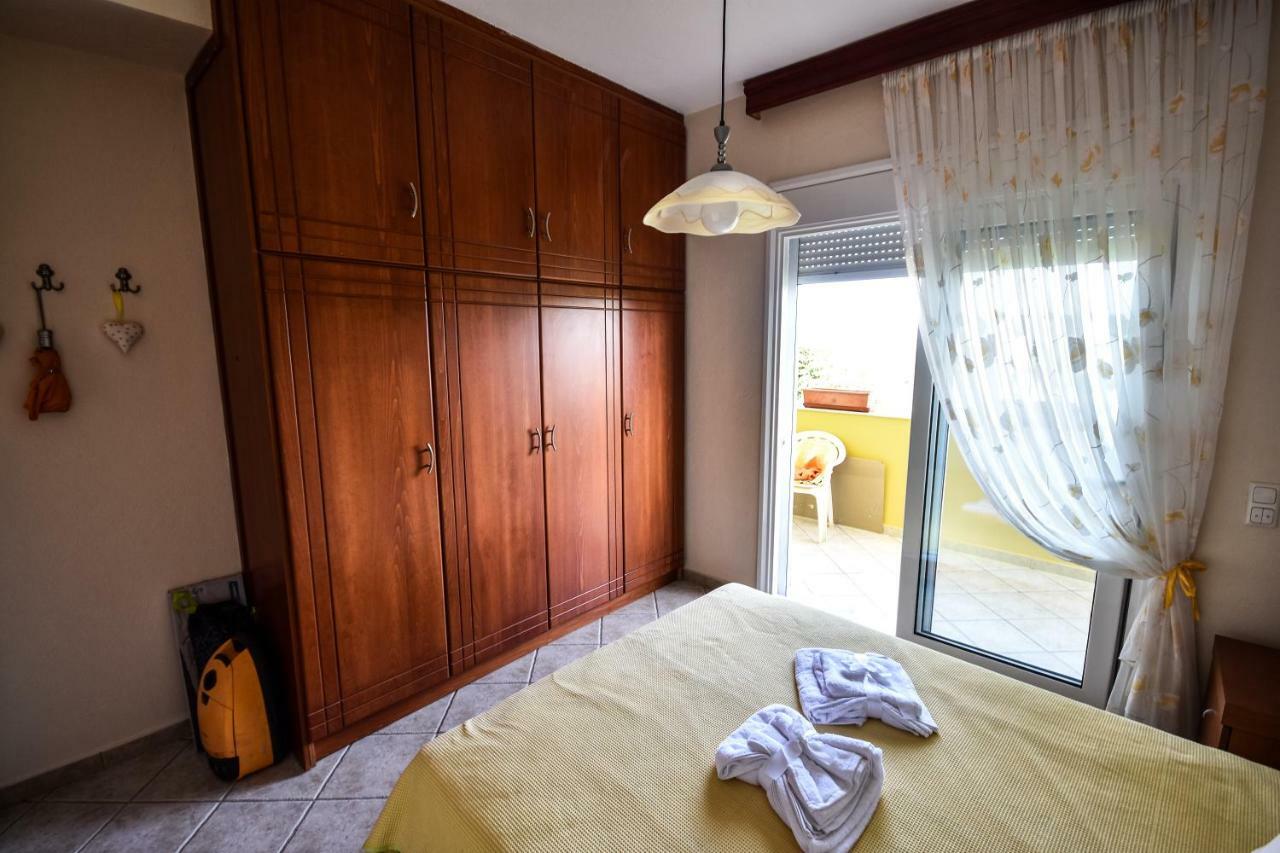 Martha'S Villa Nea Iraklitsa Exteriör bild